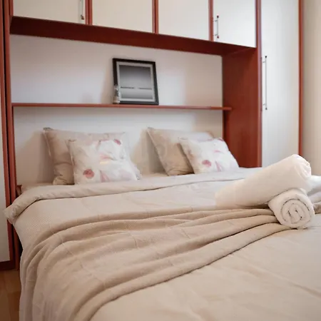 Apartment Mandrina With Terrace Pag, Mandre